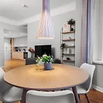 Modern - Luxury Neighborhood - 4 Pax *
