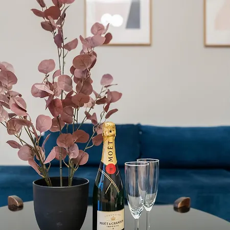 Modern - Luxury Neighborhood - 4 Pax דירה